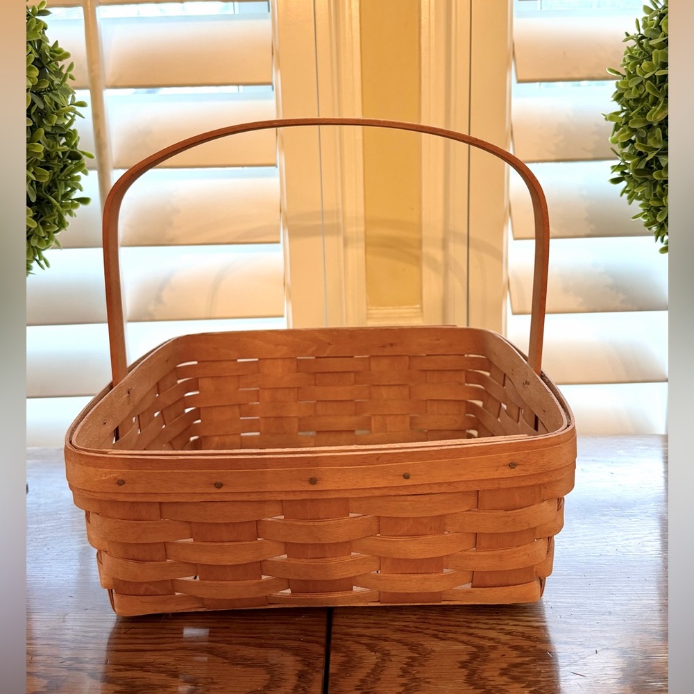 Longaberger Basket ,Signed DM 1992  11.5”Height